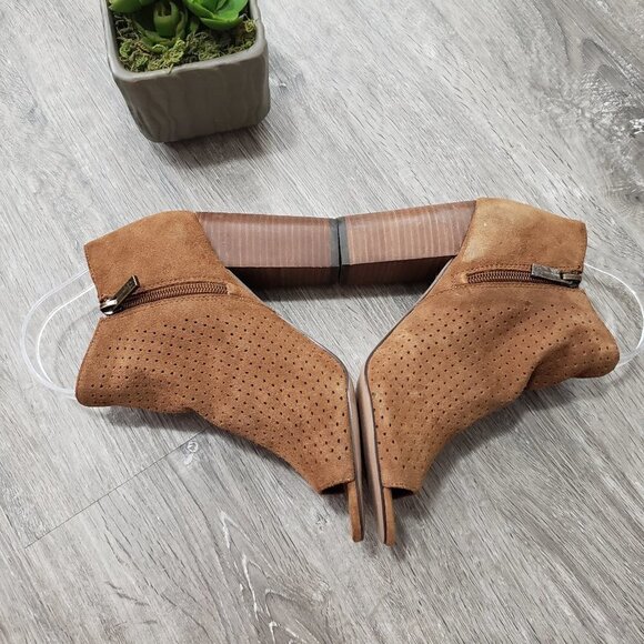 Jessica Simpson Kymber Perforated Suede Bootie 6.5 - Picture 3 of 11